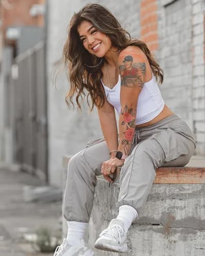 Female MMA fighter 